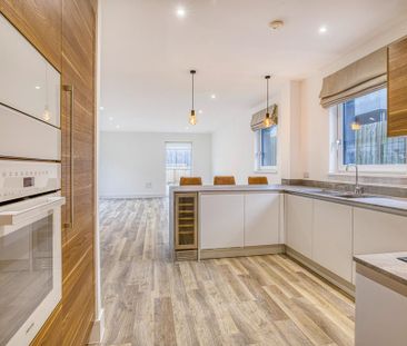 4 bedroom detached house to rent - Photo 5