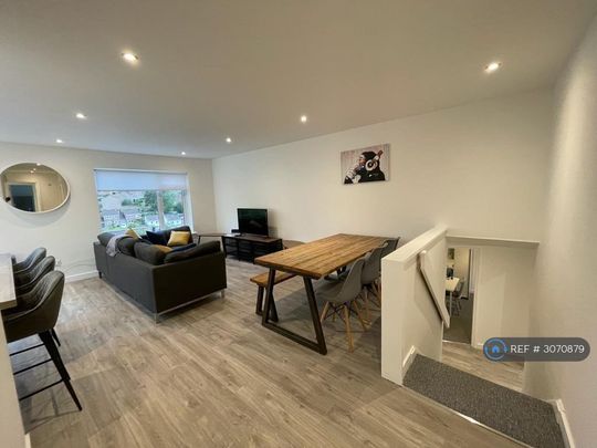 6 bedroom detached house to rent - Photo 1