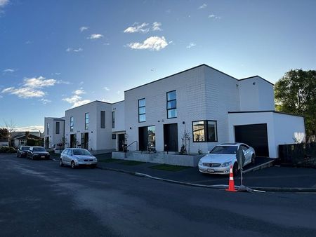 Townhouse, Riccarton - Furnished or Unfurnished - Photo 2