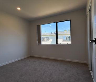 Modern Family Living in Prime Location - Photo 3