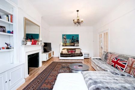 2 bedroom flat in London - Photo 4