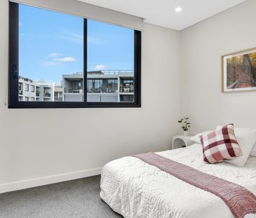 Beautifully Designed Two bedroom Apartment with City Views - Photo 1