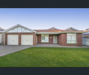 Charming 3-Bedroom Home in a Prime Craigieburn Location - Photo 5