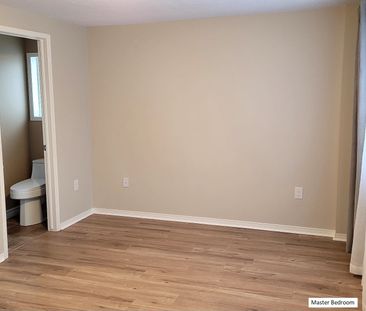 For Lease - 133 Columbia Road, Barrie, Ontario - Photo 2