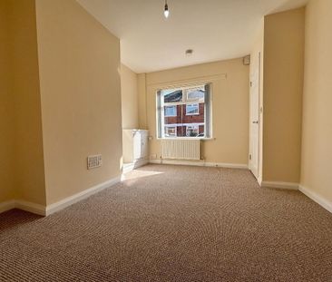 27 Dhu Varren Park, Belfast, BT13 3FH - Photo 2