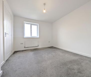 2 bedroom end of terrace house to rent - Photo 2