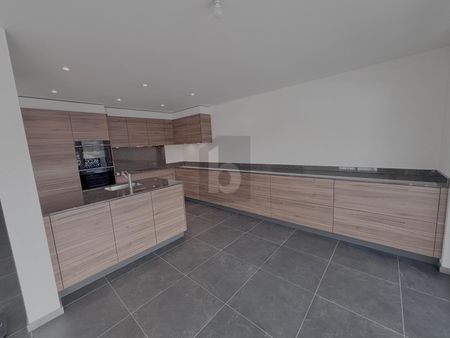 NEW, SPACIOUS AND LUMINOUS, HIGH-END FINISHES - Photo 3