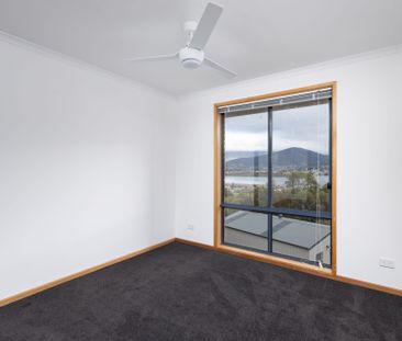 Spacious 4-Bed Family Home on Large Block - Photo 3