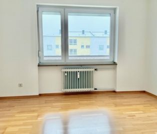 LET`S GO WEST ** Helle 2 Zi. Wohnung – mit großem Balkon und Einbau... - Photo 2