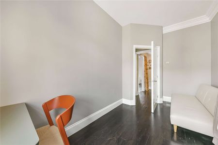 St. Johns Wood High Street, London, NW8 7NG - Photo 4