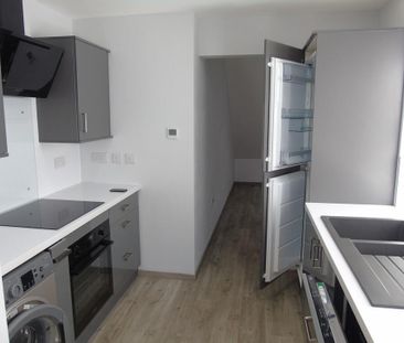 2 bedroom semi-detached house to rent - Photo 6