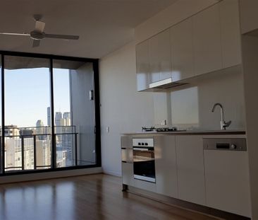 Modern stylish 2 bedrooms 2bathrooms apartment situated in Newstead - Photo 3