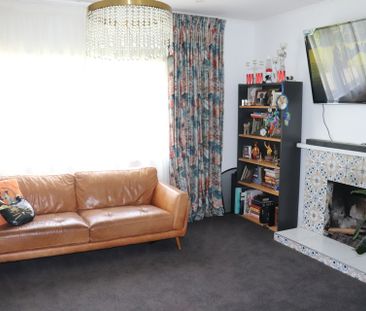 Charming Family Home Under the Hakarimata Ranges - Photo 2