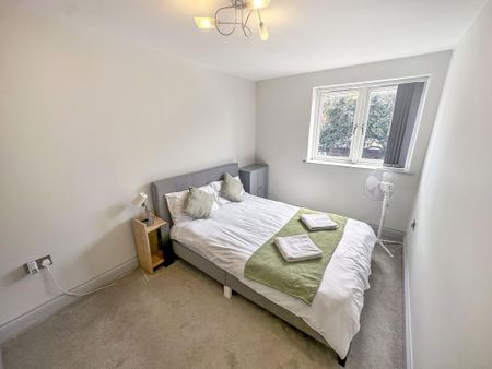 4 bedroom semi-detached house to rent - Photo 3