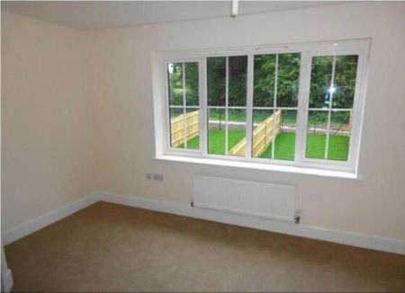 2 bedroom semi-detached house to rent - Photo 2