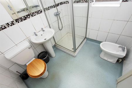 4 bedroom house to rent - Photo 3