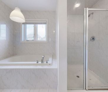 For Lease - 5592 Meadowcrest Avenue, Mississauga, Ontario - Photo 1