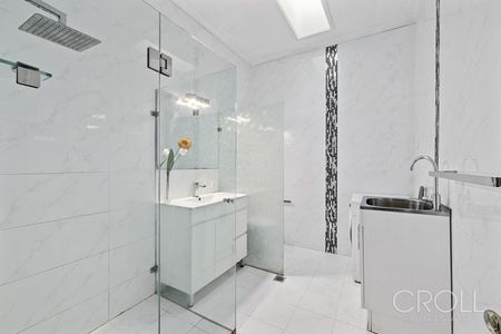 Charming Single Level Two Bedroom Garden Apartment - Photo 5