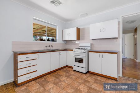 TIDY 3 BEDROOM HOME WITH LARGE GARAGE - Photo 5