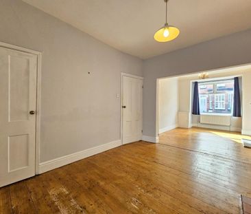 2 bedroom end of terrace house to rent - Photo 2