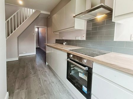 2 bedroom terraced house to rent - Photo 2