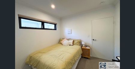 Stylish & Modern Apartment HOME OPEN WEDNESDAY 10 DECEMBER AT 10.30AM SHARP! - Photo 5