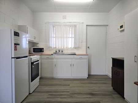North Location - Two Bedroom - Furnished - Photo 4