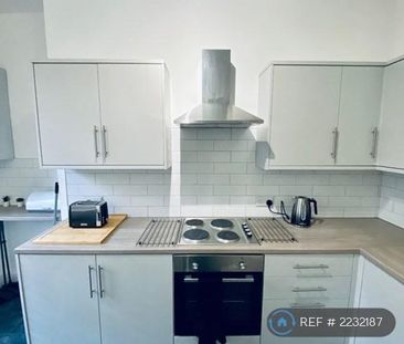 1 bedroom in a flat share to rent - Photo 4