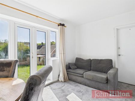 6 bedroom semi-detached house to rent - Photo 2