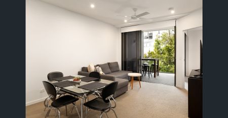 Luxurious, Fully Furnished 1 Bed + Study in the Walkable Heart of West End - Photo 2