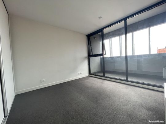 FANTASTIC APARTMENT IN GREAT LOCATION! - Photo 1