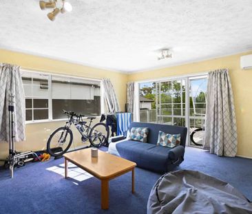 Charming spot with river views! - Photo 2