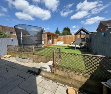 4 bedroom semi-detached house to rent - Photo 3