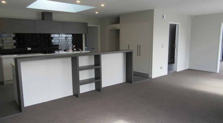 Prebbleton - Modern Family Home in Quiet Subdivision! - Photo 2