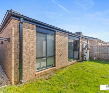 8 Kirkham Dr, Thornhill Park, VIC, 3335 - Photo 5