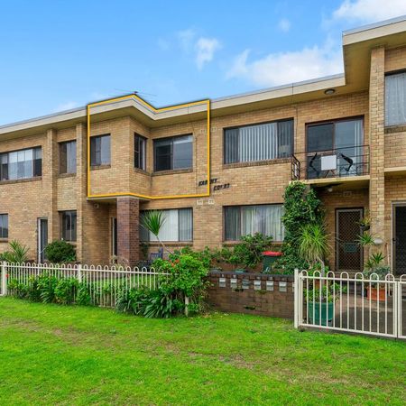 Charming One-Bedroom Unit in Picturesque Swansea - Photo 4