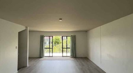 New Lynn, 3 bedrooms - Photo 3