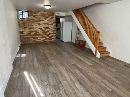 Townhouse For Lease | C8077348 - Photo 2