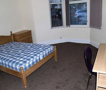 2 Bed - Evelyn Place, Plymouth - Photo 3