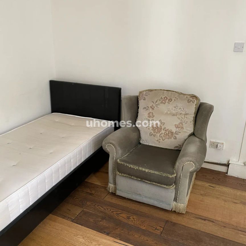 3 Bedroom, 1 Bathroom - Photo 1