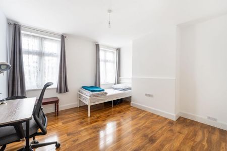 4 bedroom flat to rent - Photo 3