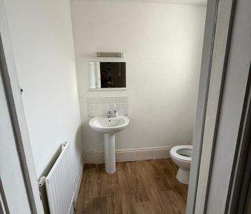 1 bedroom in a house share to rent - Photo 6