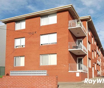 Classic 1 Bedroom Unit! - Photo 2