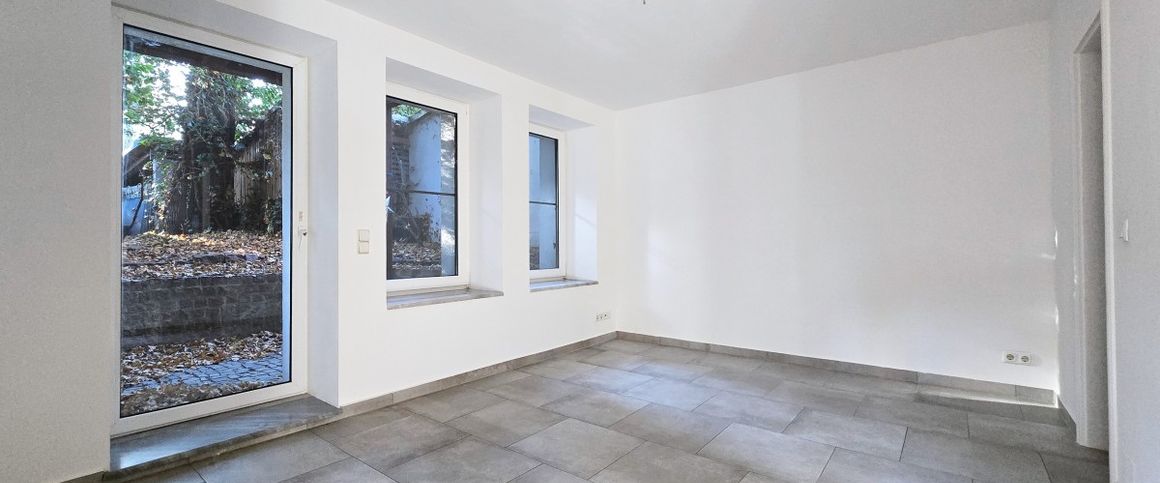 Gemütliche Souterrain-Wohnung mit Terrasse, Einbauküche und Fußbodenheizung - Photo 1