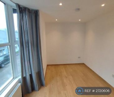 4 bedroom terraced house to rent - Photo 3