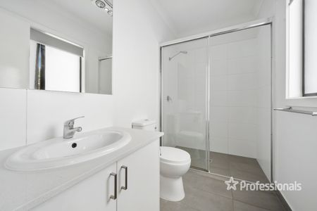 10/37 Latham Street, Werribee VIC 3030 - Photo 3