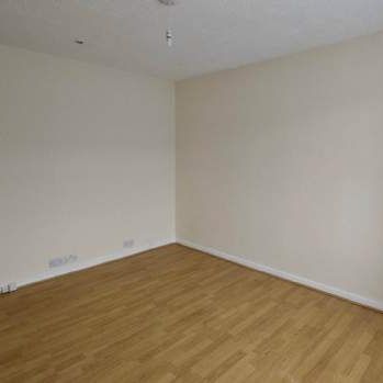 4 bedroom property to rent in London - Photo 1