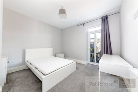 St Georges Terrace, Newcastle Upon Tyne - Photo 2