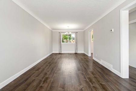 3Bed/1Bath Semi-Detached - Photo 3