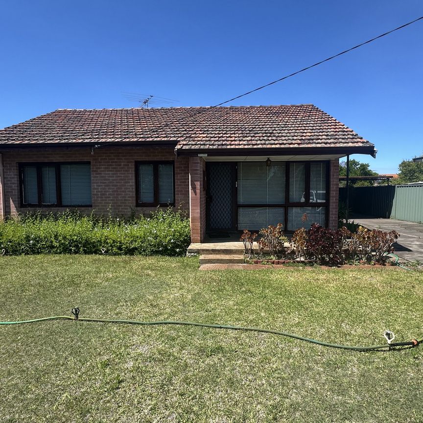 Charming 3 bedroom home in a prime location - Photo 1